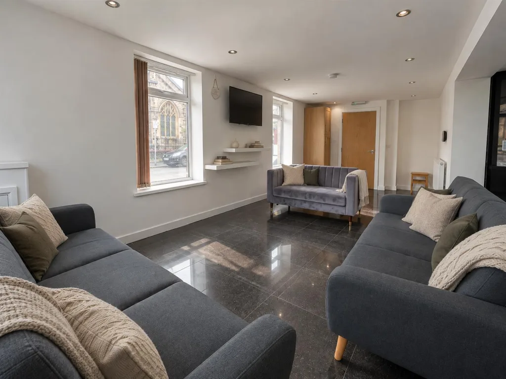 8 bedroom terraced house for rent
