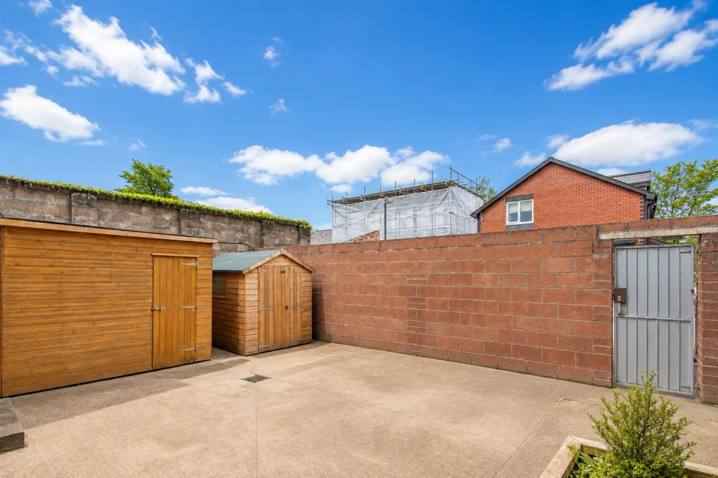 2 bedroom private hall for rent