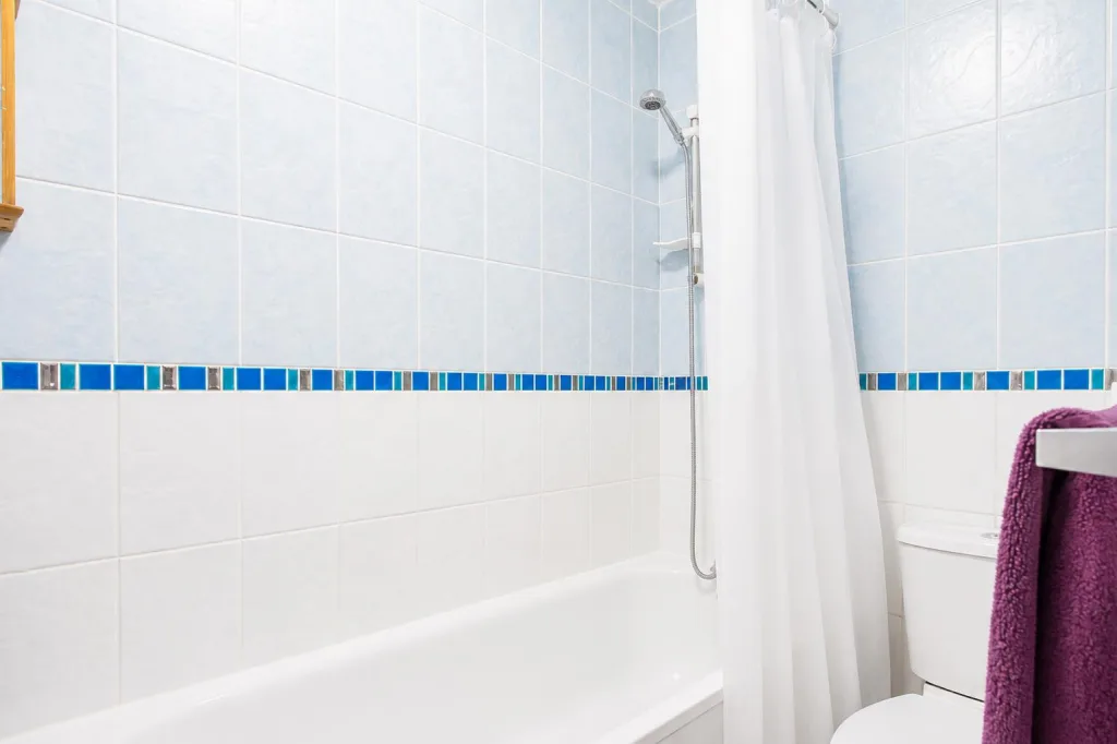 2 bedroom private hall for rent
