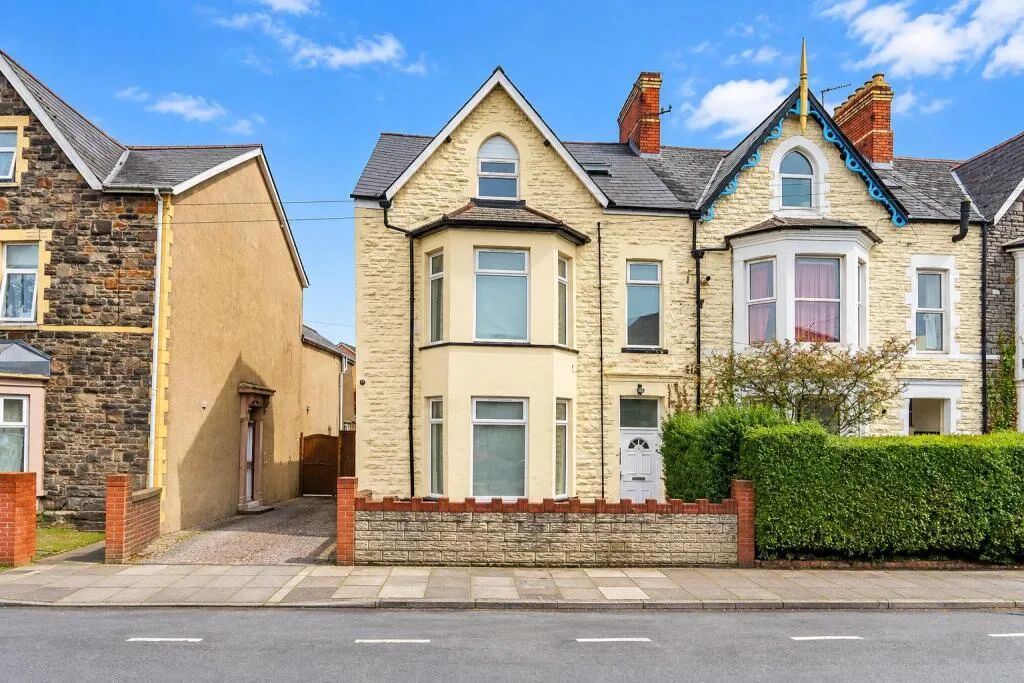 2 bedroom private hall for rent