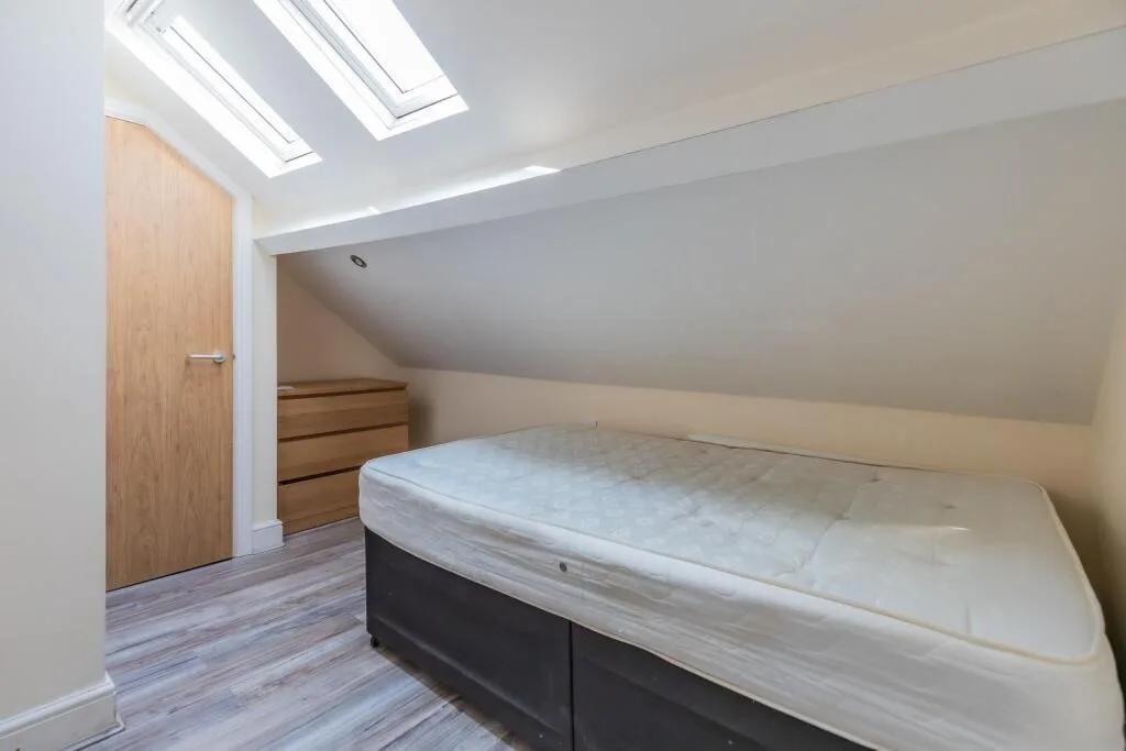 2 bedroom private hall for rent