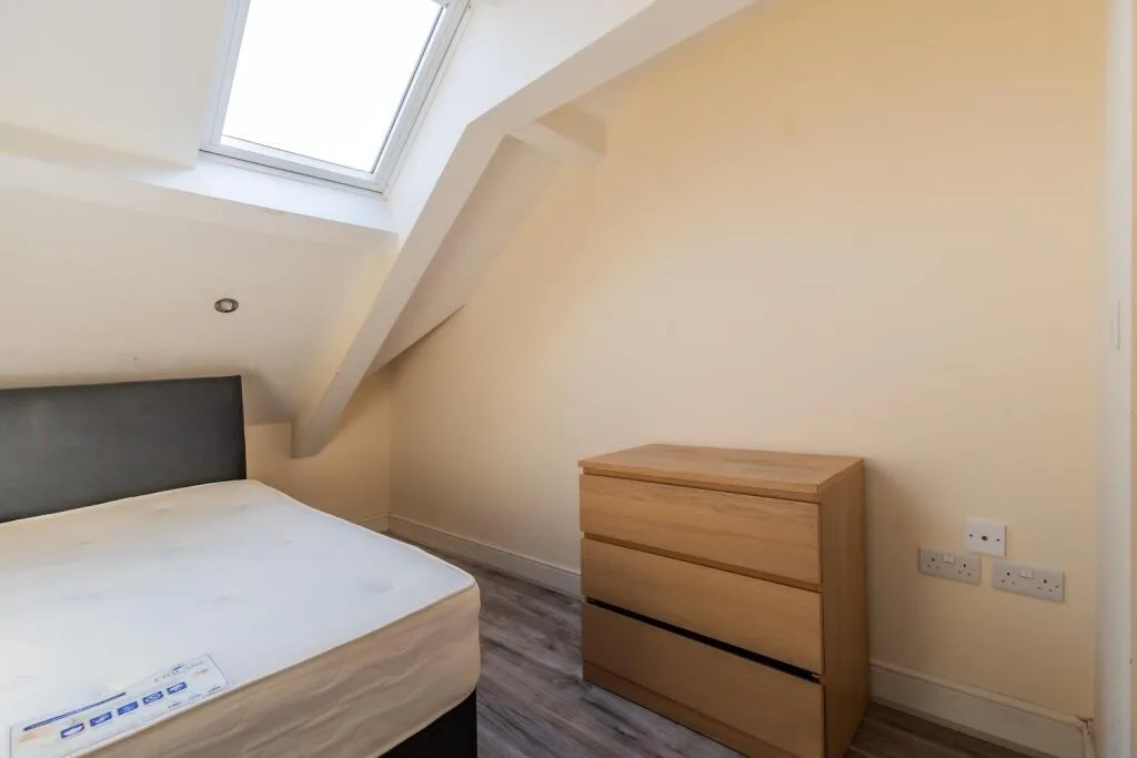 2 bedroom private hall for rent