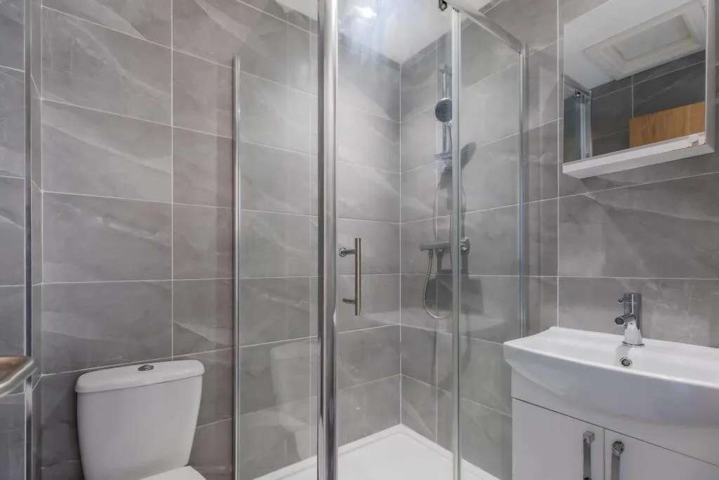 2 bedroom private hall for rent