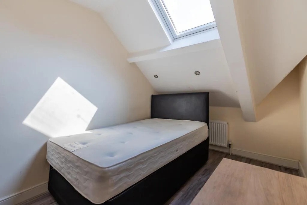 2 bedroom private hall for rent