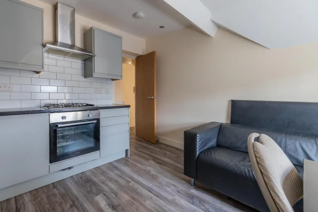 2 bedroom private hall for rent