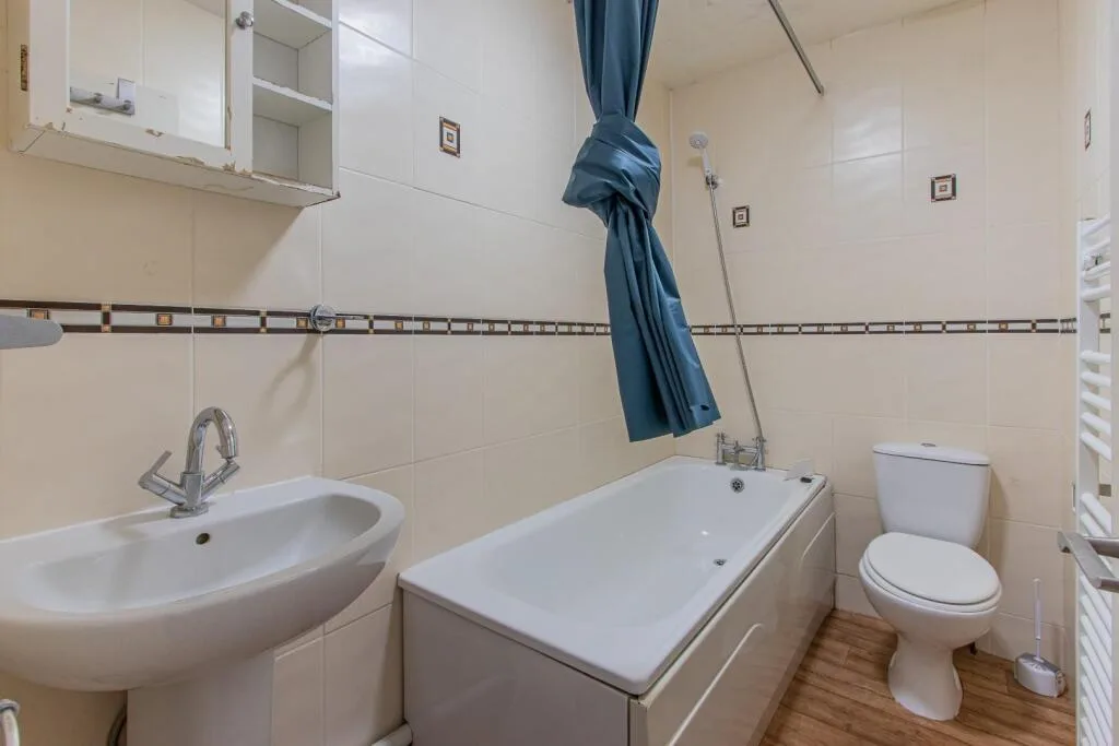1 bedroom private hall for rent