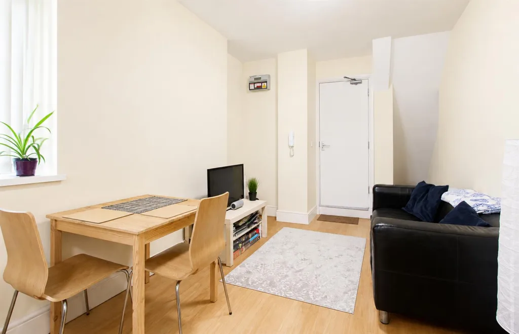 1 bedroom private hall for rent
