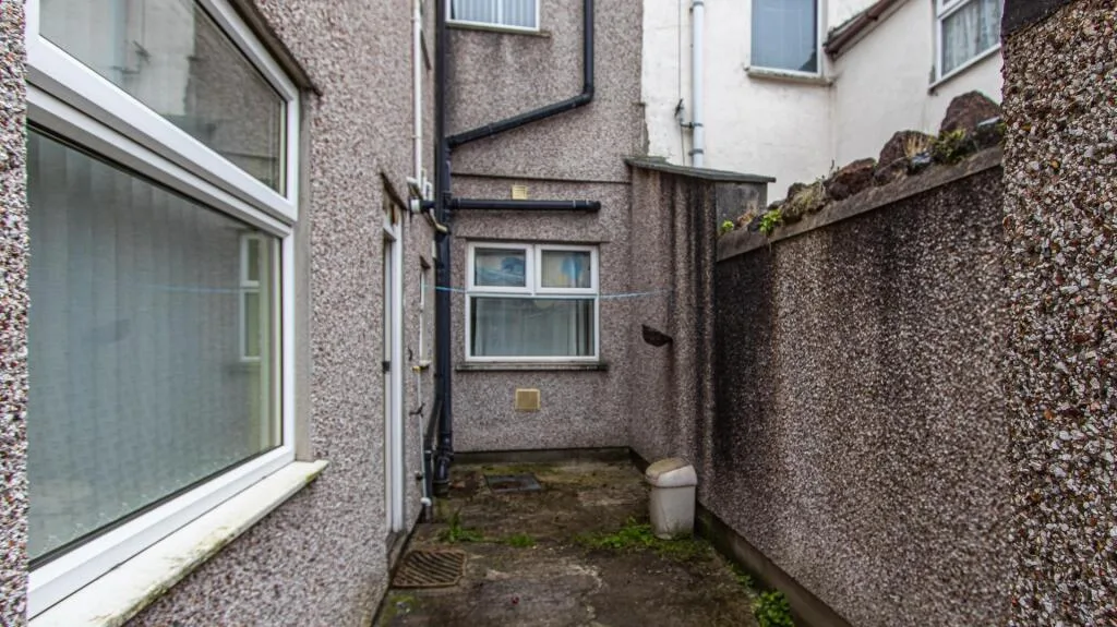 1 bedroom private hall for rent