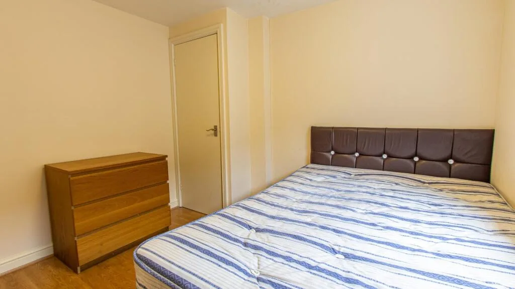 1 bedroom private hall for rent