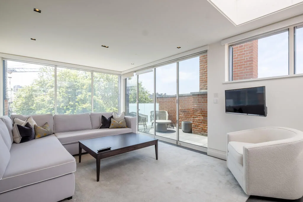 3 bedroom maisonette for rent