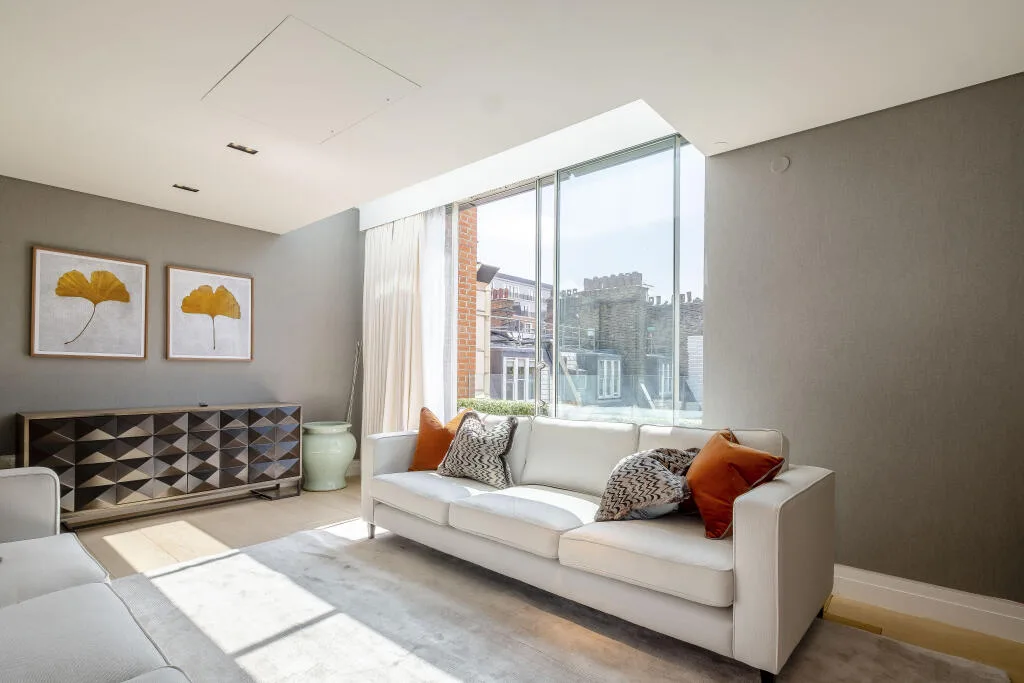 3 bedroom maisonette for rent