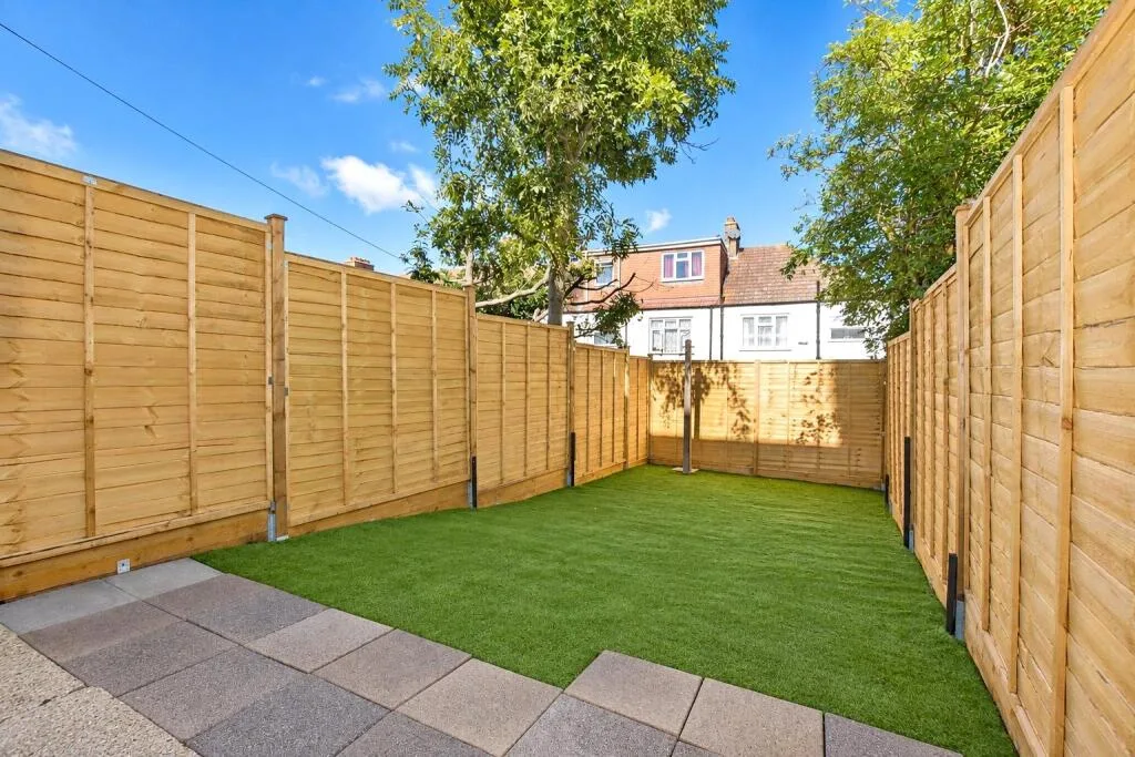 2 bedroom house for rent