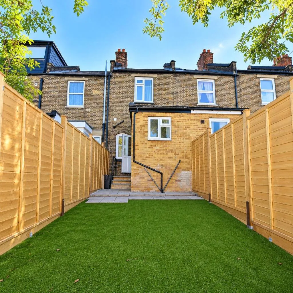 2 bedroom house for rent