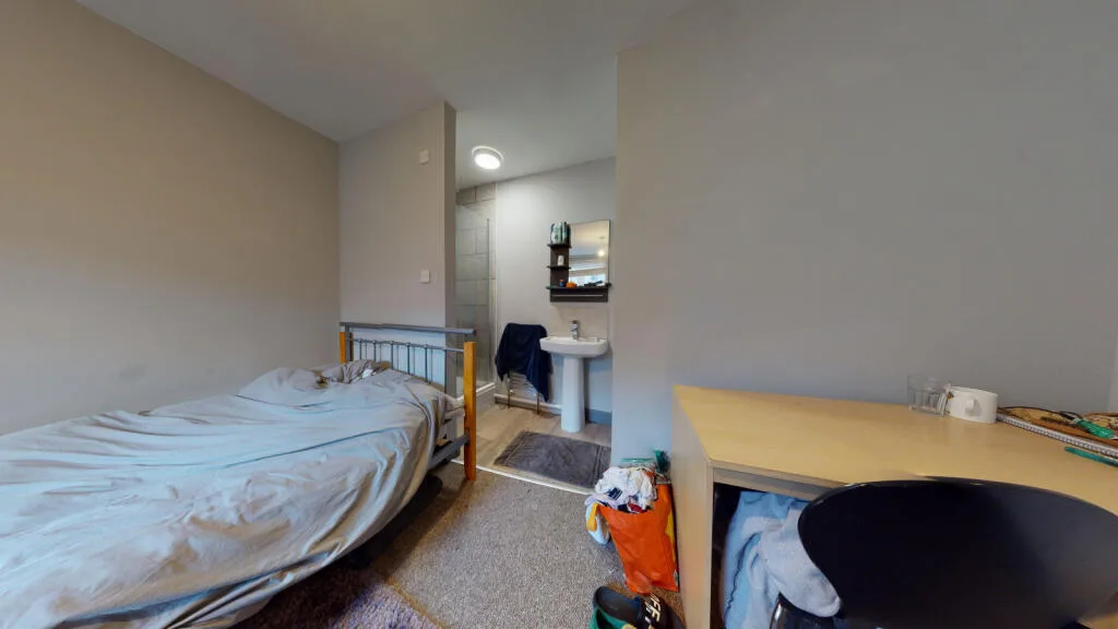 6 bedroom semi-detached house for rent