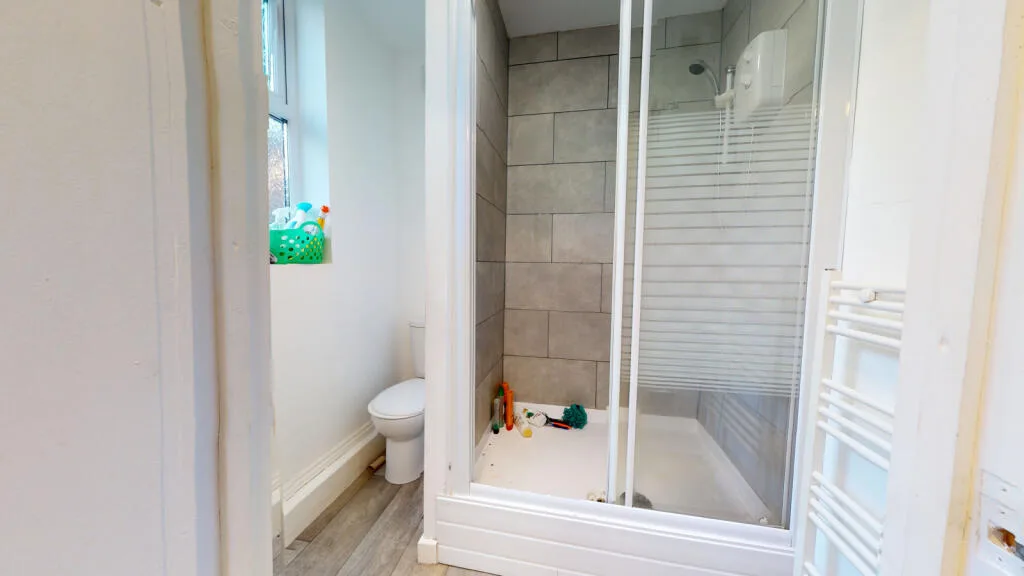 6 bedroom semi-detached house for rent