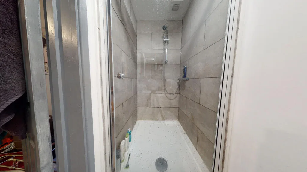 6 bedroom semi-detached house for rent