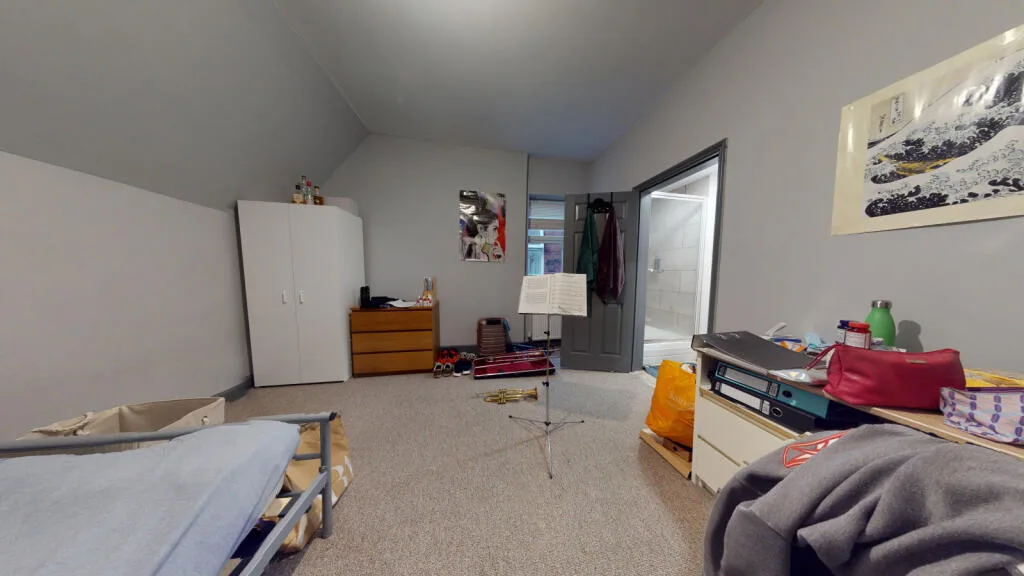 6 bedroom semi-detached house for rent