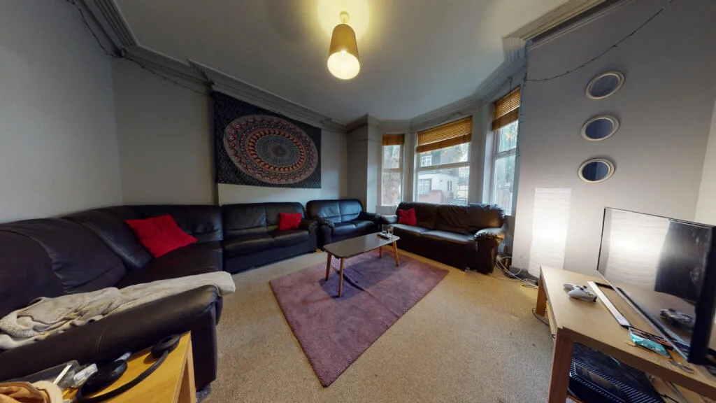 6 bedroom semi-detached house for rent