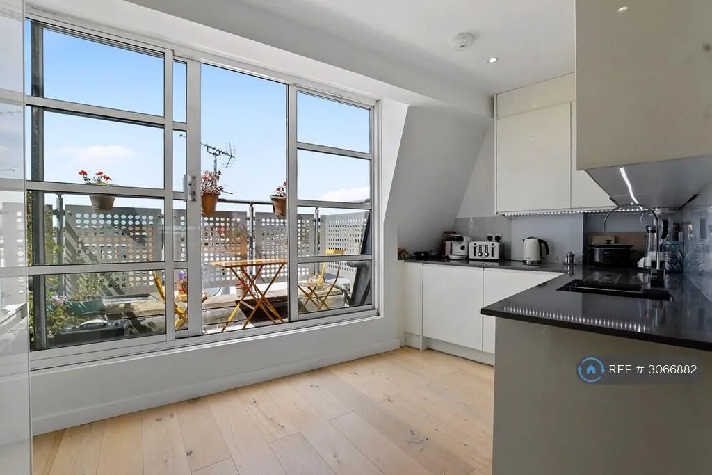 2 bedroom maisonette for rent