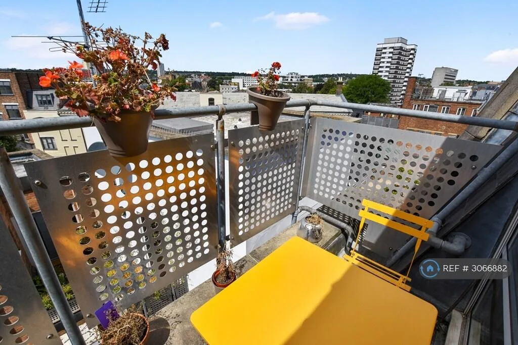 2 bedroom maisonette for rent