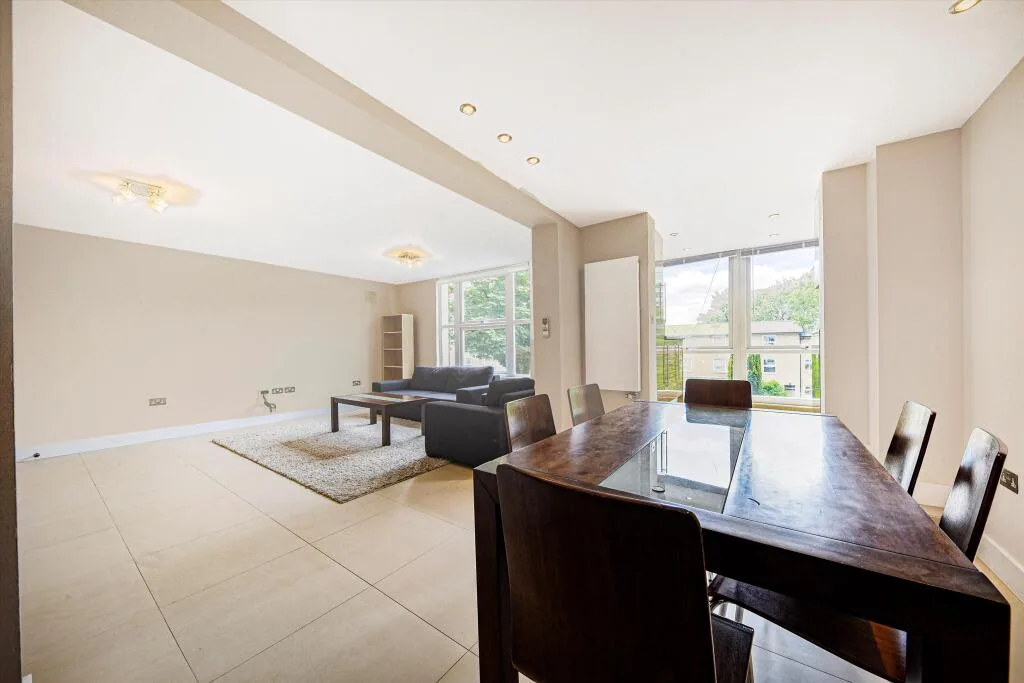3 bedroom flat for rent