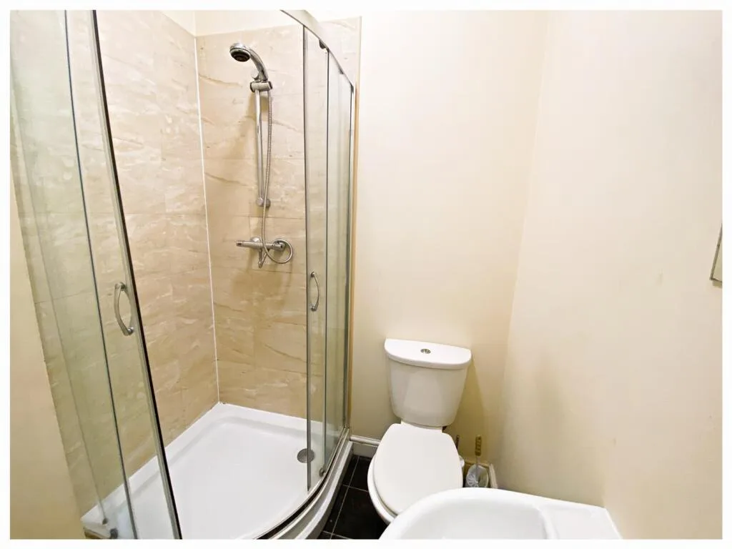 5 bedroom terraced house for rent