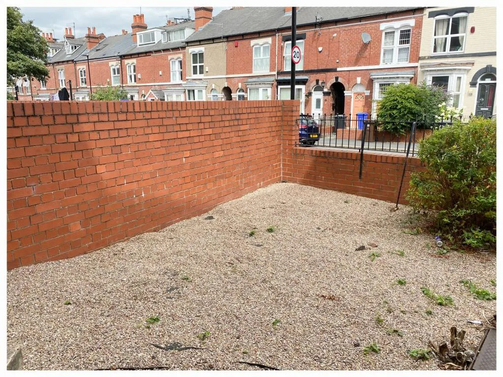 5 bedroom terraced house for rent