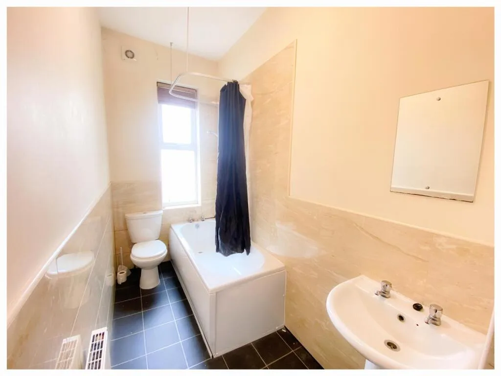 5 bedroom terraced house for rent