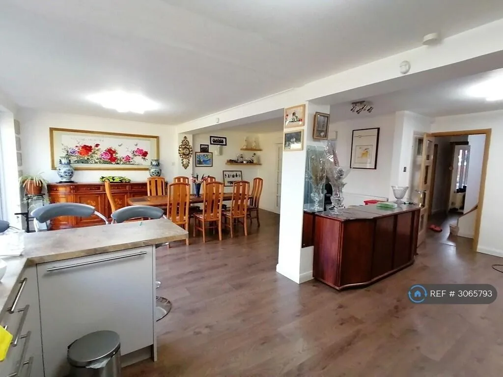 4 bedroom detached house for rent