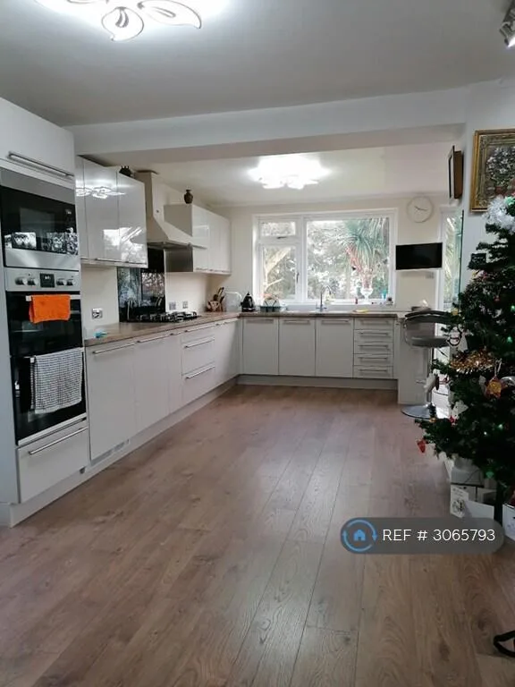 4 bedroom detached house for rent