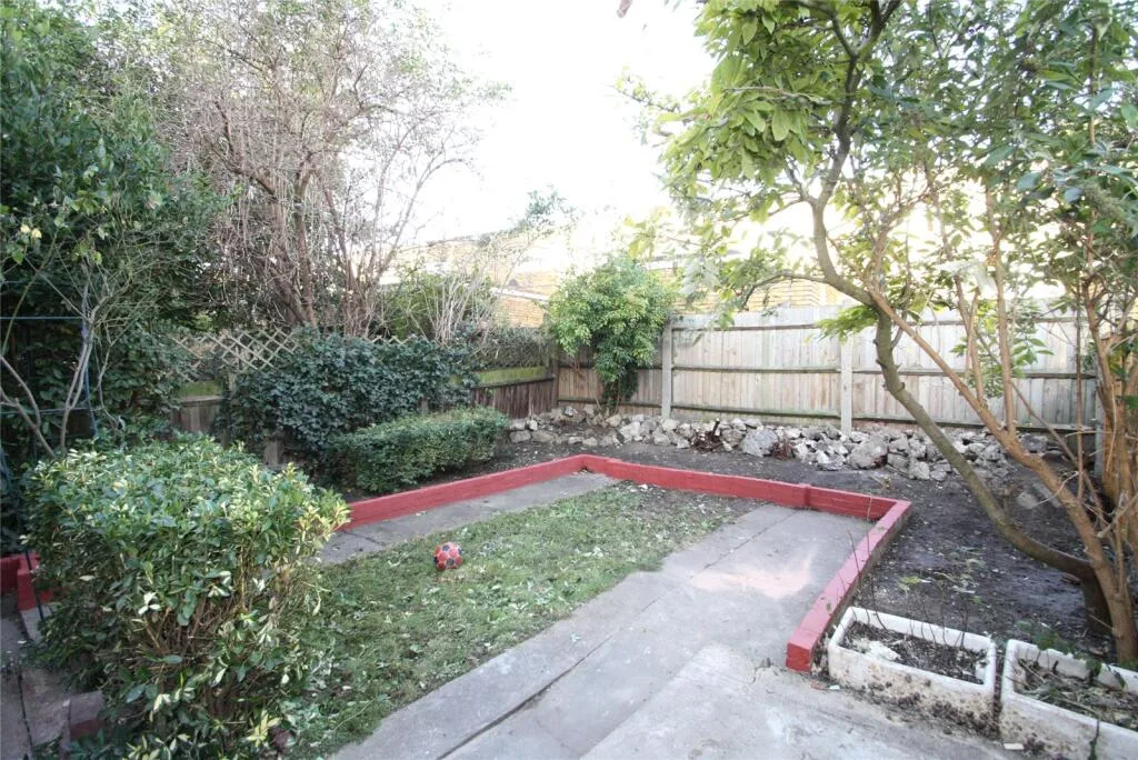 1 bedroom maisonette for rent