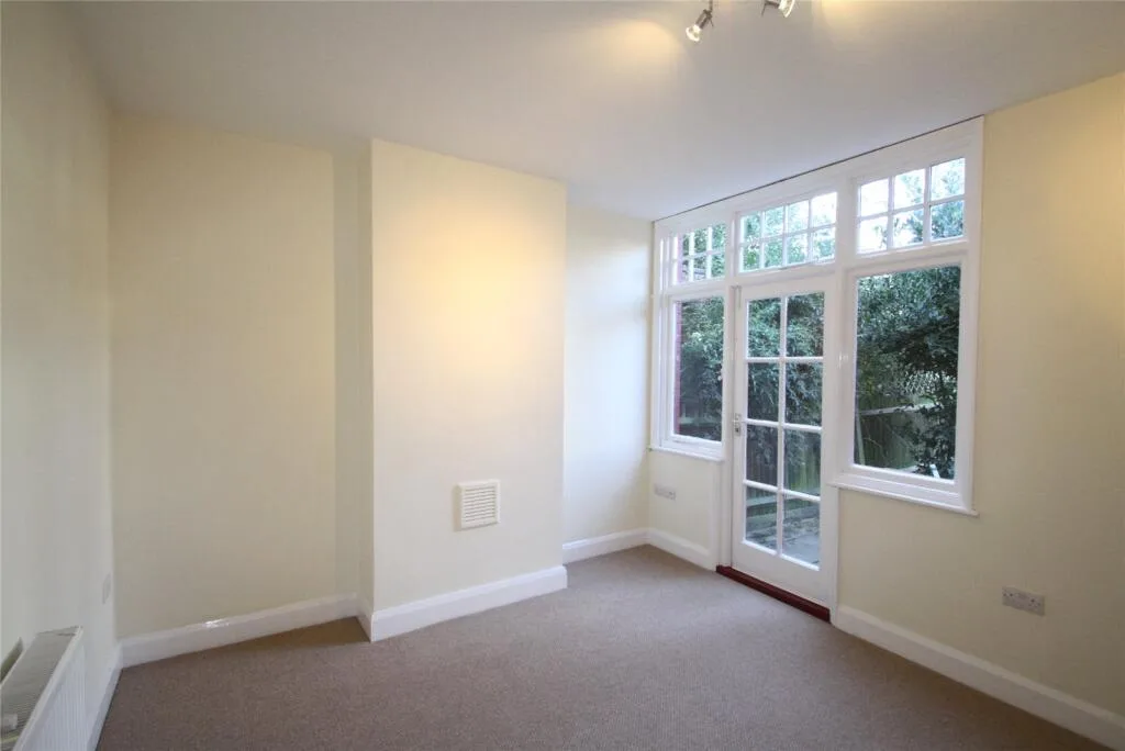 1 bedroom maisonette for rent