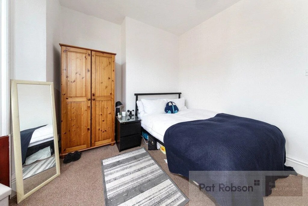 5 bedroom terraced house for rent