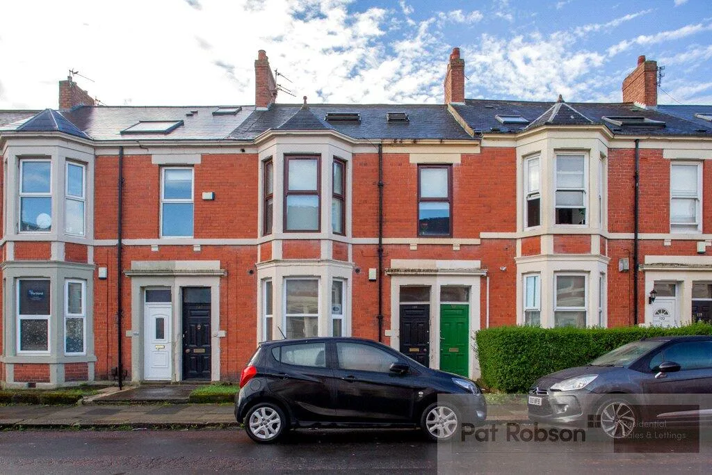5 bedroom terraced house for rent
