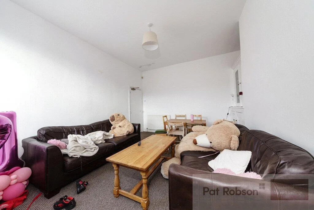 5 bedroom terraced house for rent