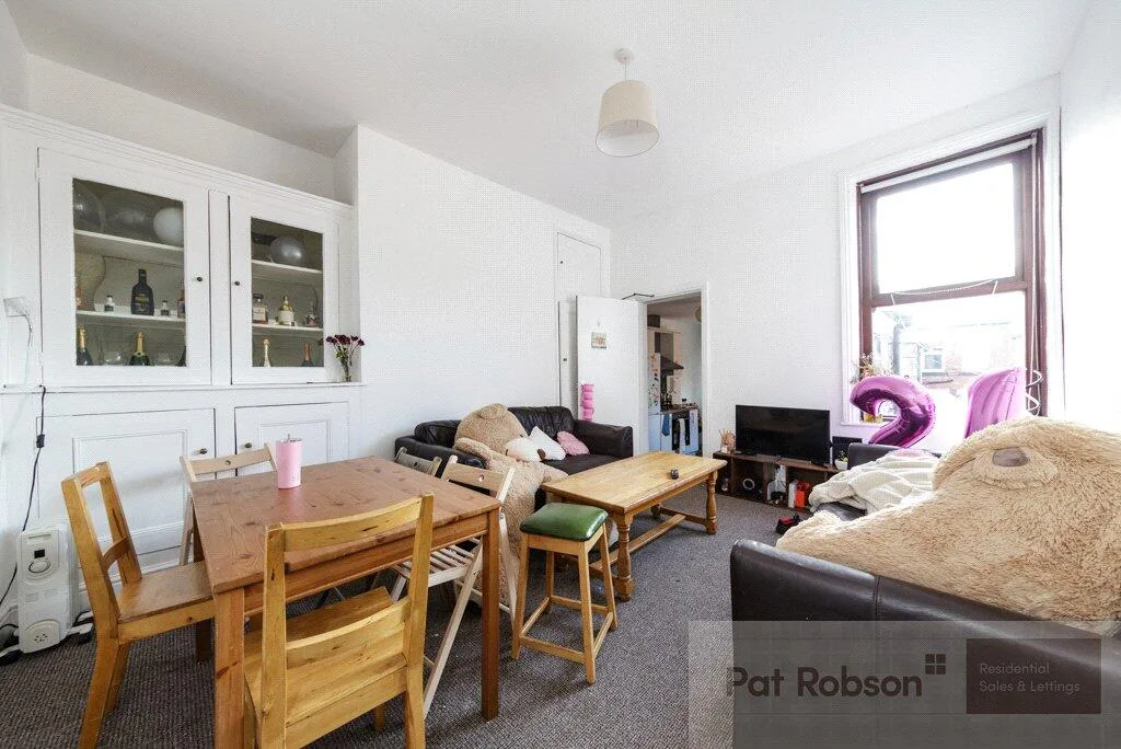 5 bedroom terraced house for rent