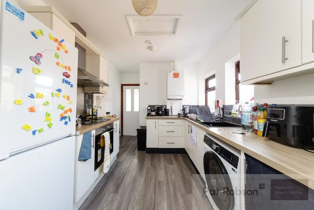 5 bedroom terraced house for rent