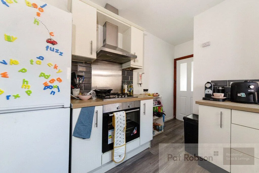 5 bedroom terraced house for rent