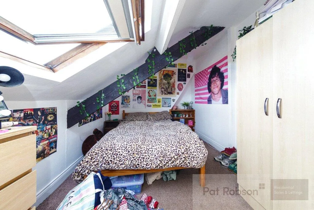 5 bedroom terraced house for rent