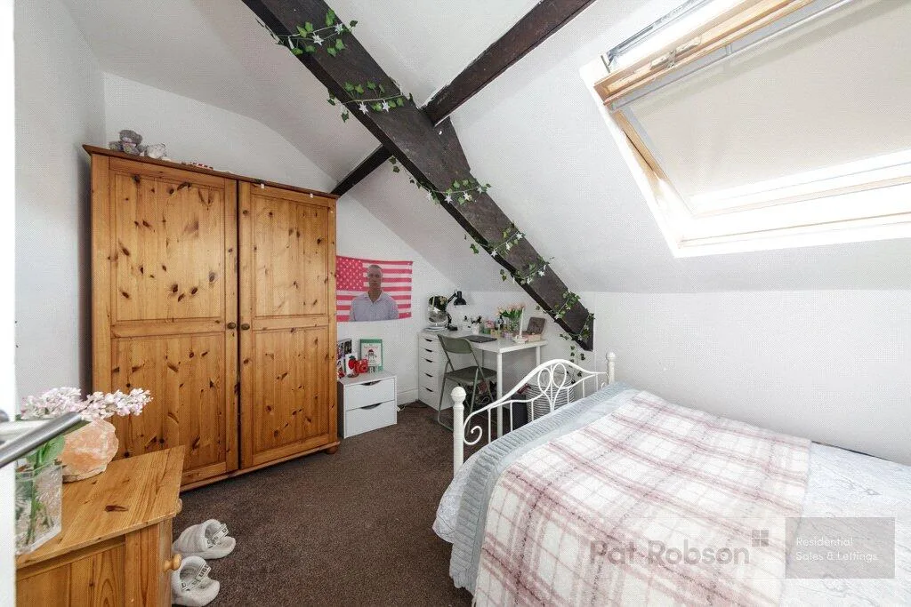 5 bedroom terraced house for rent