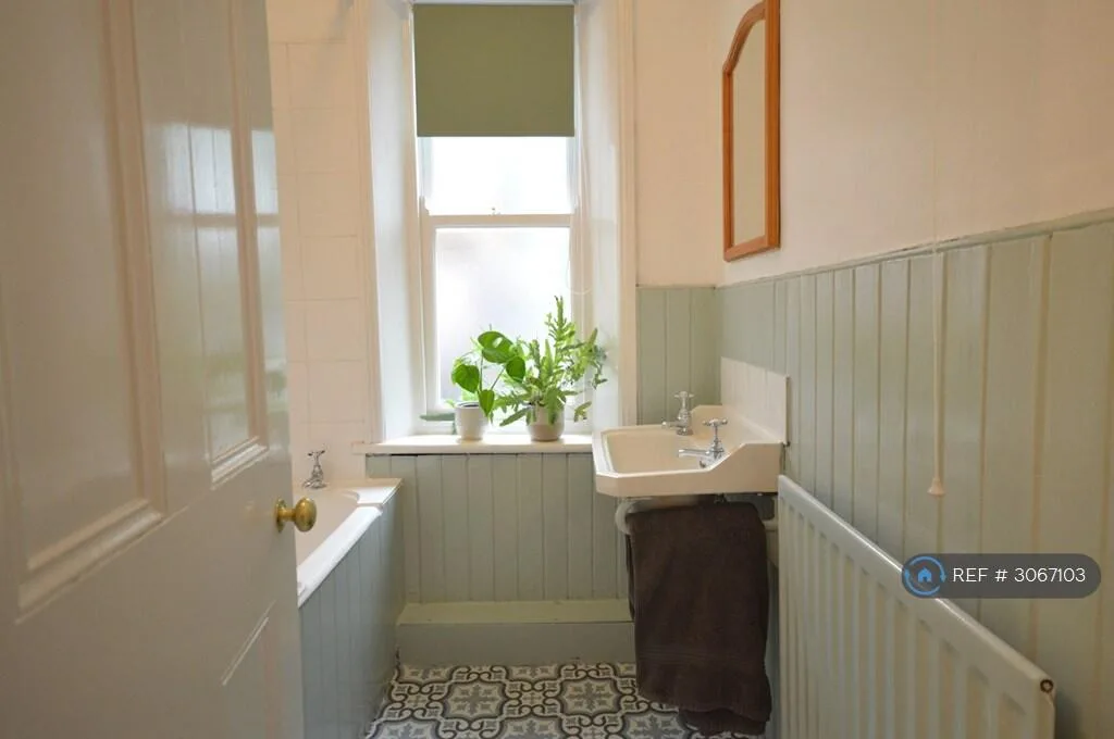 4 bedroom maisonette for rent