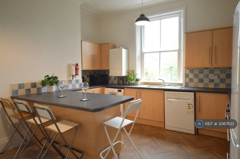4 bedroom maisonette for rent