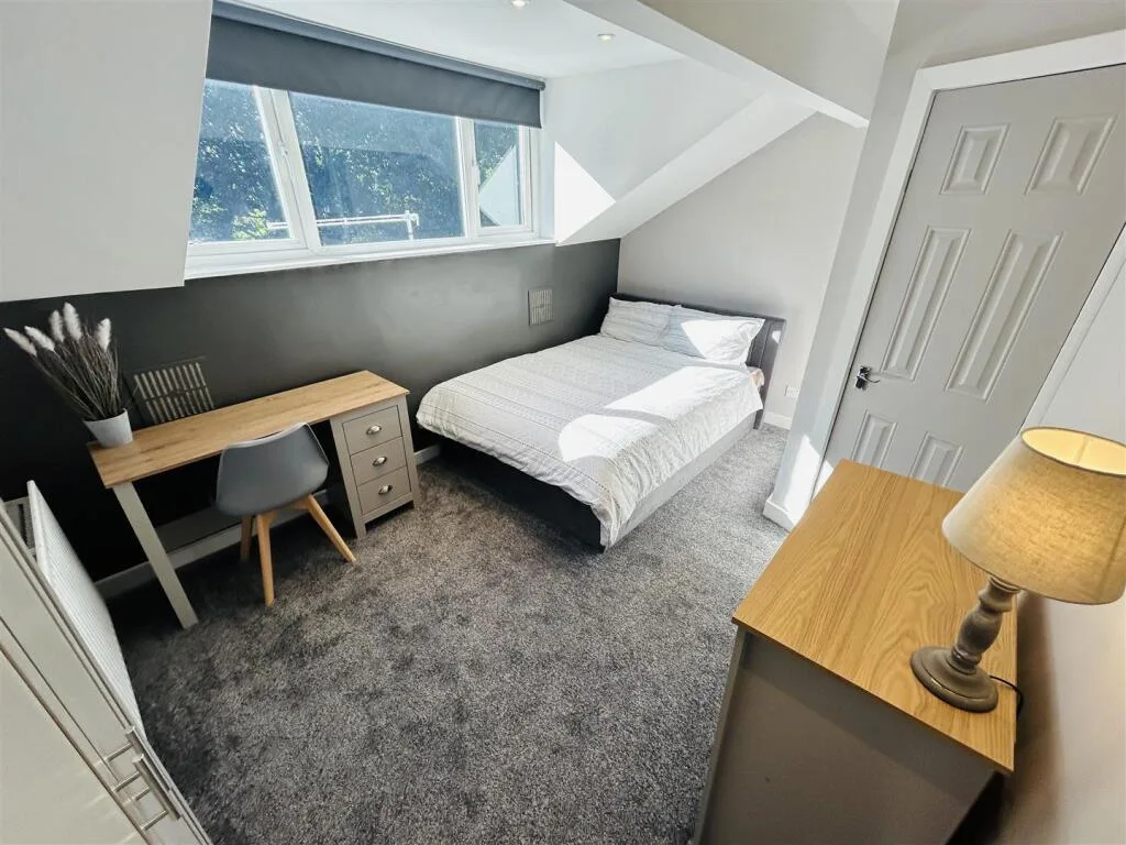 6 bedroom terraced house for rent