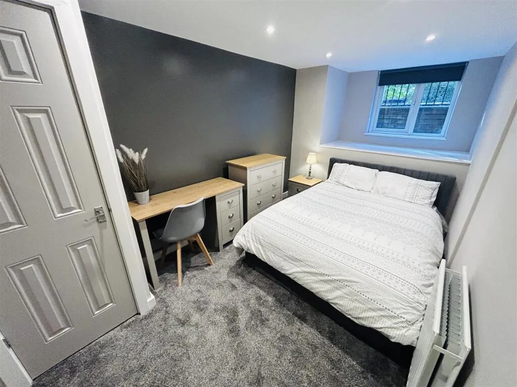 6 bedroom terraced house for rent