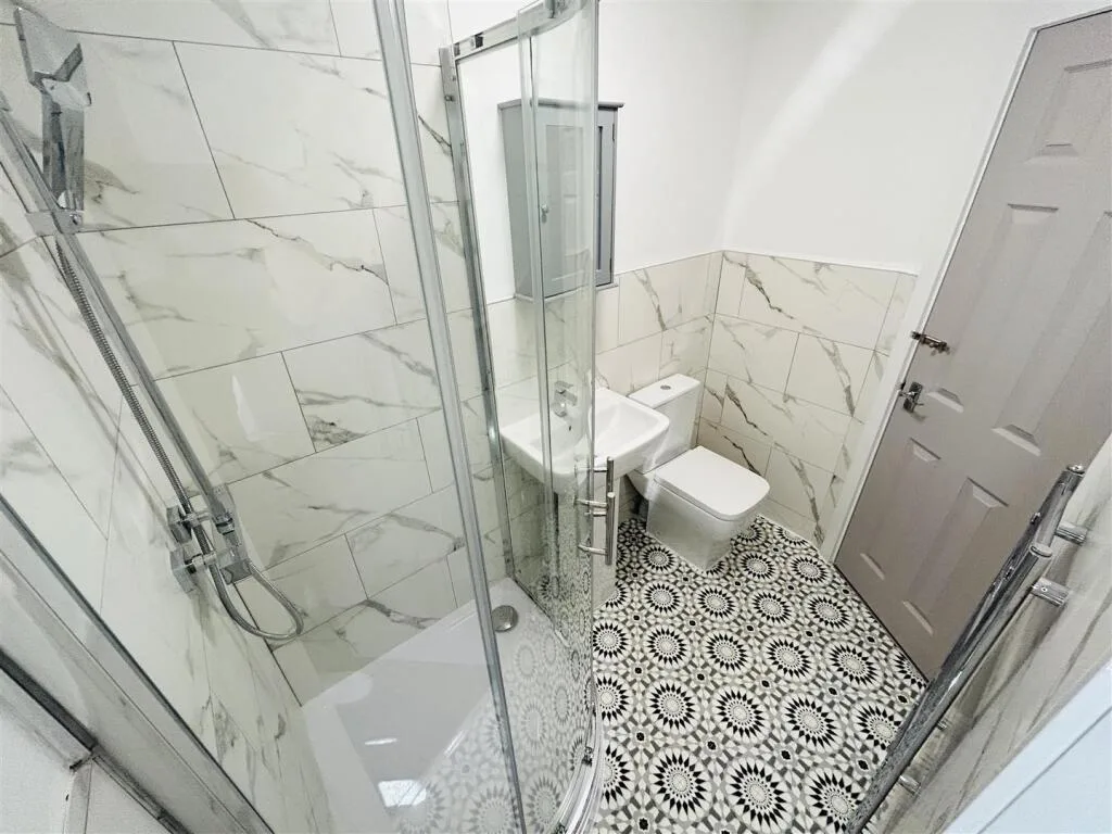 6 bedroom terraced house for rent