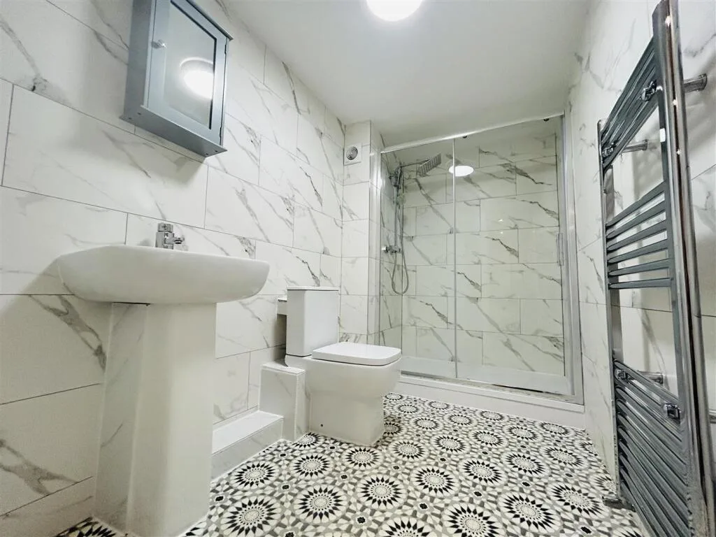 6 bedroom terraced house for rent