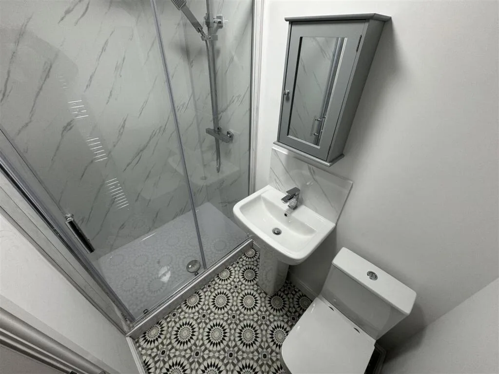 6 bedroom terraced house for rent