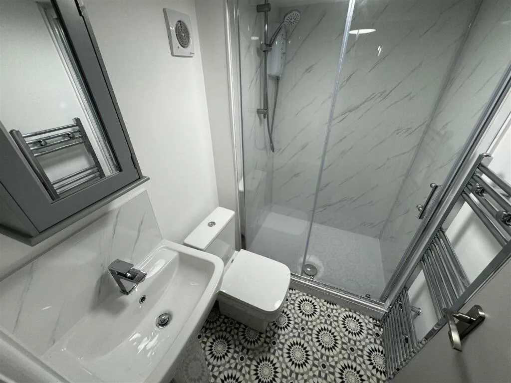 6 bedroom terraced house for rent