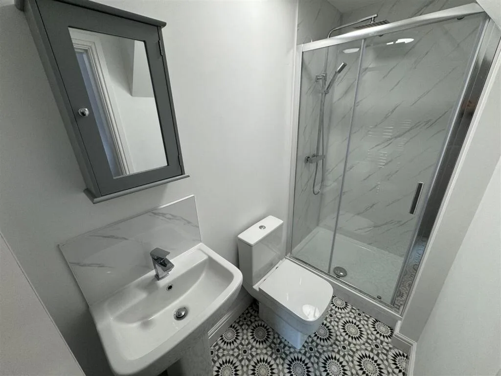 6 bedroom terraced house for rent