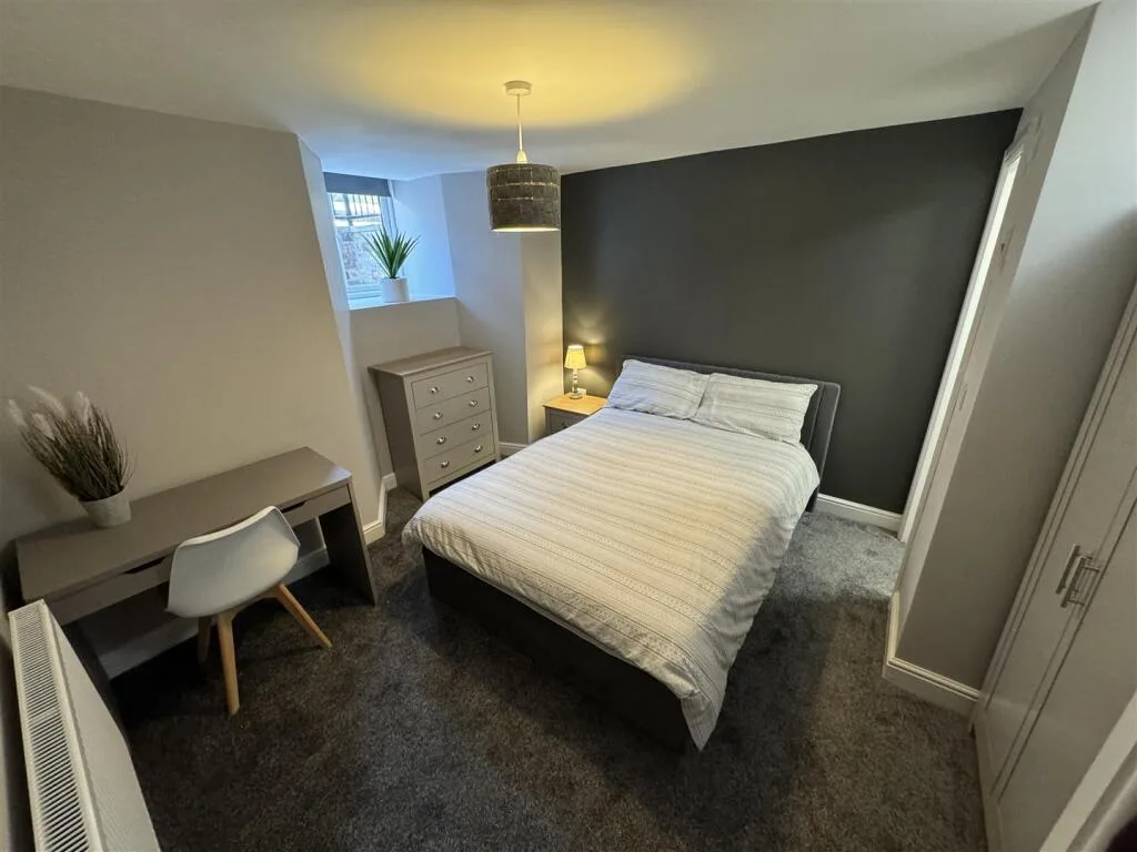 6 bedroom terraced house for rent